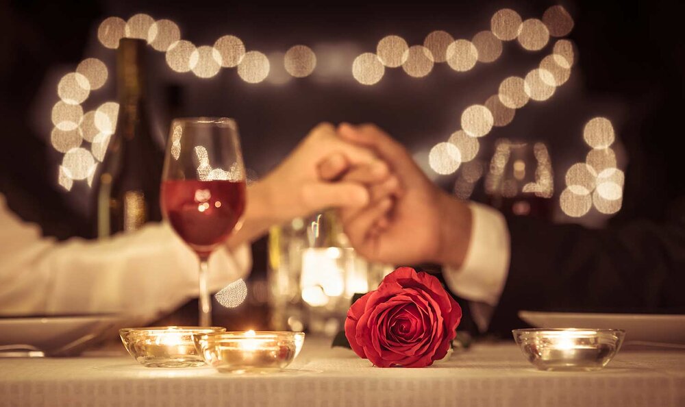 Romanitc dinner for two - for your couples treat getaway adventure in Asheville. Candlelight, roses and wine!
