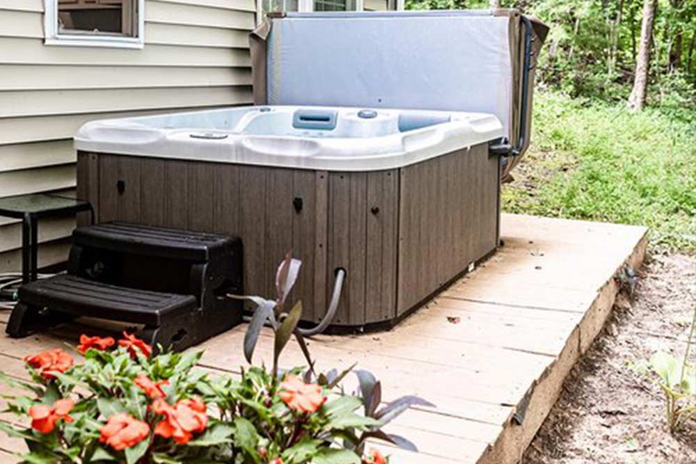 <p><em>Soak in the Hot Tub</em></p>
<p>Included in your couples retreat is a fantastic hot tub so you and your partner can look at the stars while soaking your stress away.</p>
